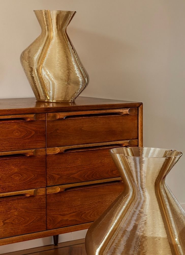 Kooij Changing Vase