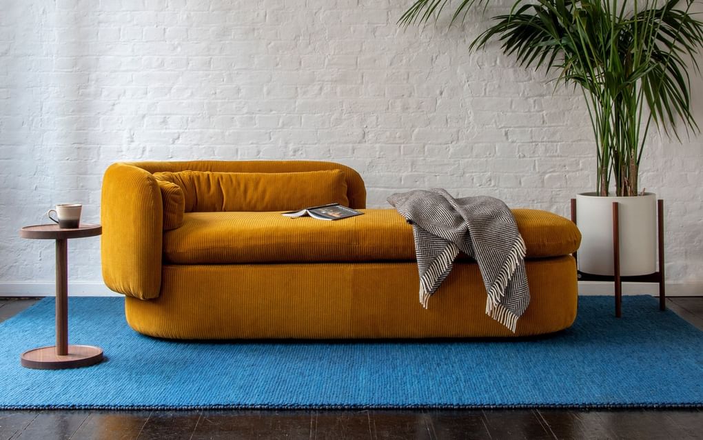 The Group Chaise uses primary shapes in a concise way to form the base, back and seat. The Group Chaise is part of the Group collection for SCP.