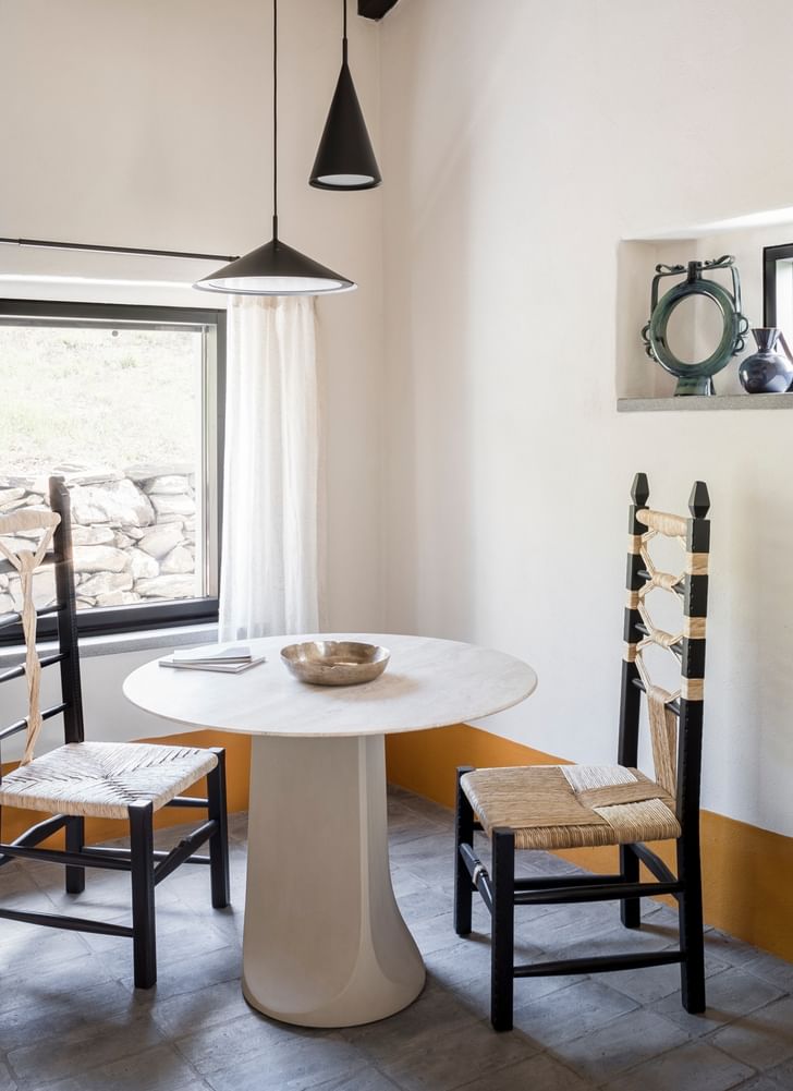 Pretziada Nannai Chair Lia Chair