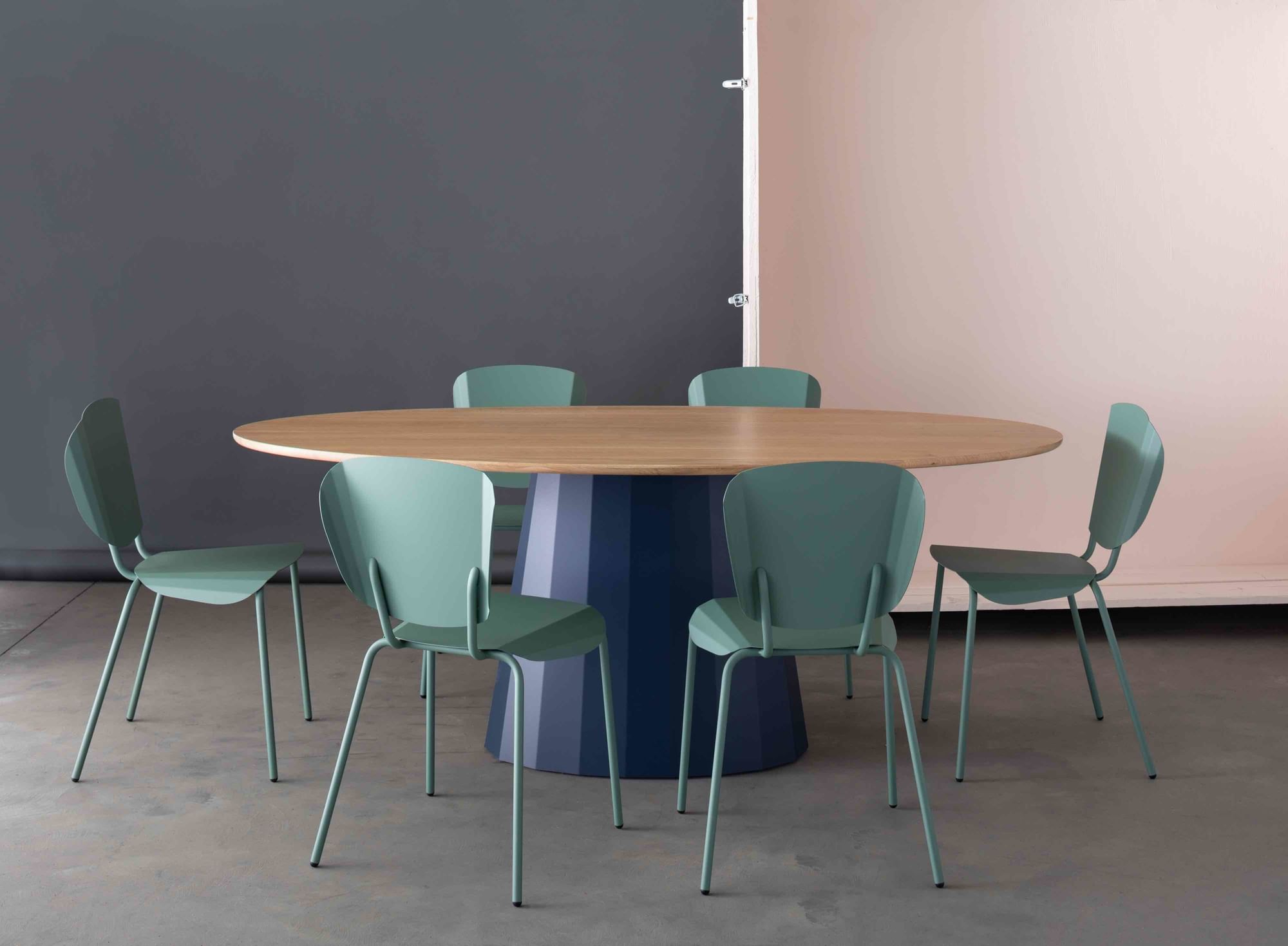 Matiere grise constance guisset ankara table repas ovale 100x200xh75 metal bois table salle a manger chaise design batchair