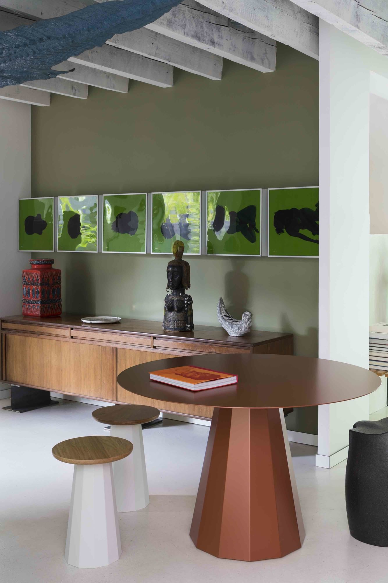 Matiere grise constance guisset ankara table repas ronde 120x120xh75 metal table salle a manger
